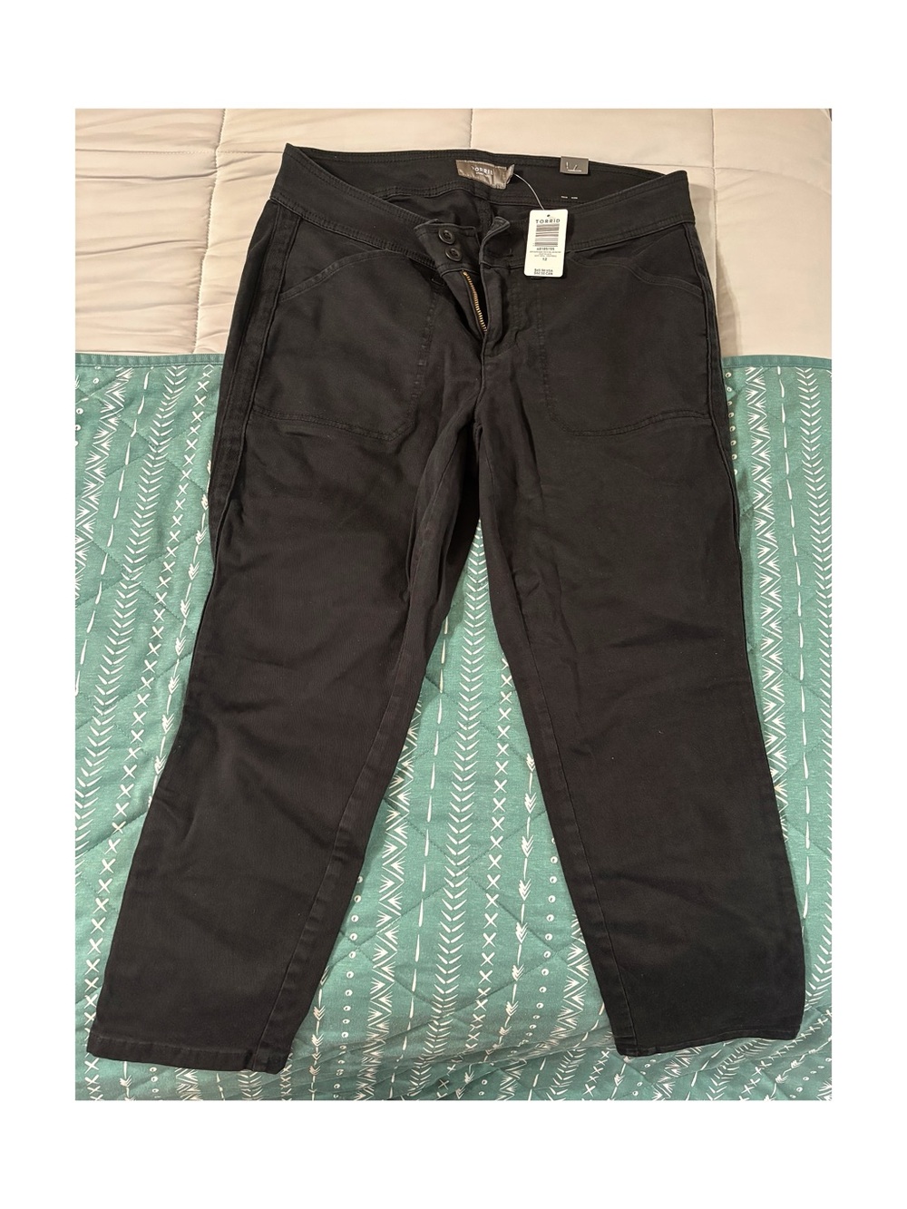 NWT- Torrid Crop Aviator Skinny Stretch Twill Mid-Rise Pant- Size 12